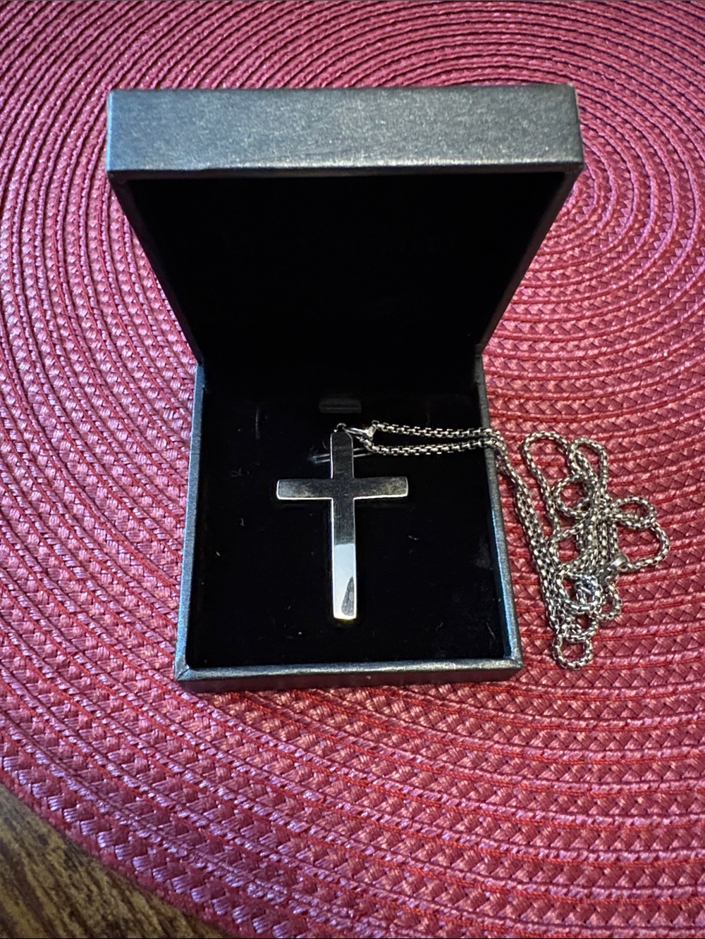 Men’s 925 Sterling Silver High Polished Cross Necklace Like New